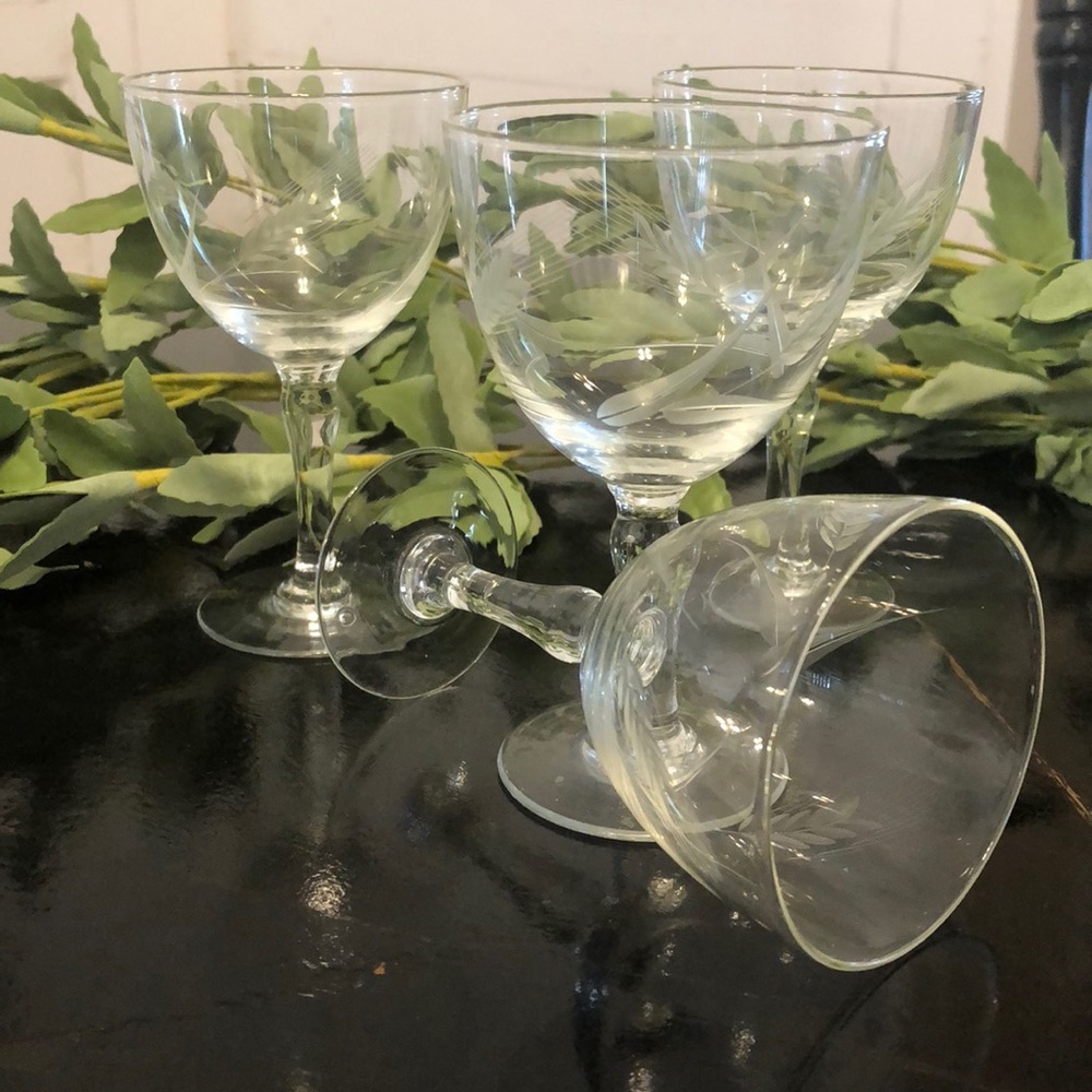 Vintage Set of 4 Etched Wheat Pattern Cordial Cocktail Liqueur Sherry Glasses